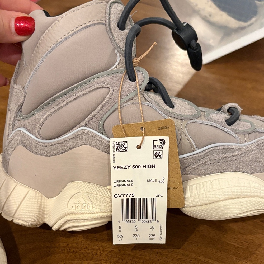 Yeezy 500 High Women 6.5 / Men 5.5